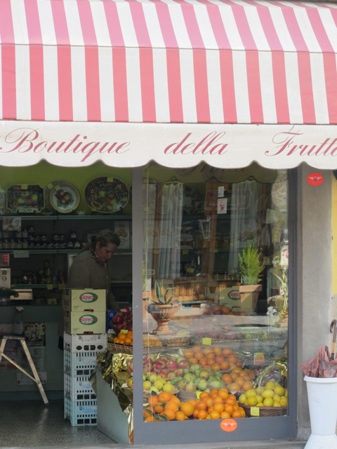 20121011-062622.jpg Patrizia La Villa