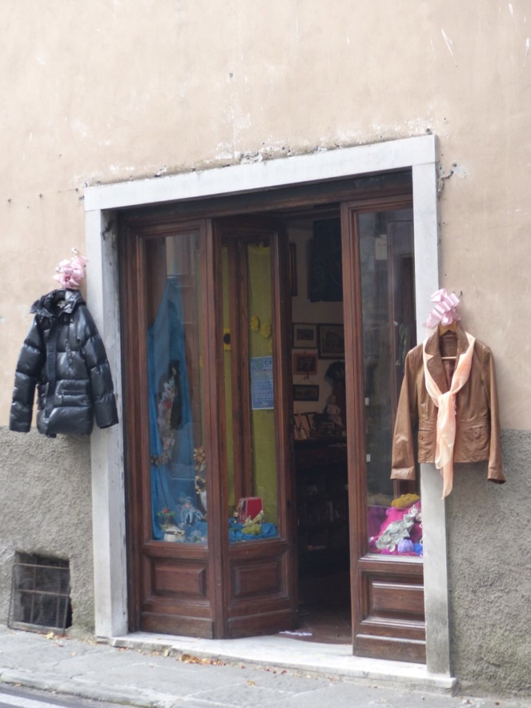 Charity shop Ponte a Serraglio