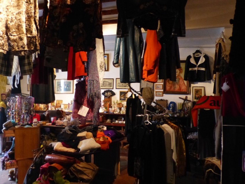 Charity shop Ponte a Serraglio